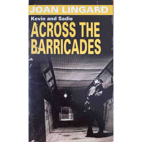 ISBN: 9780140371796 / 0140371796 - Across The Barricades by Joan Lingard [1995]